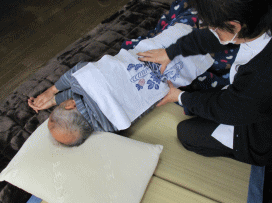 実際の訪問マッサージ施術風景